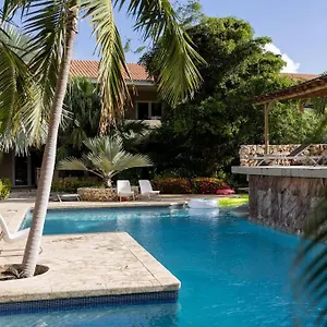 https://apt-cocobana-two-bedroom-ground-floor.comcaribbean.com